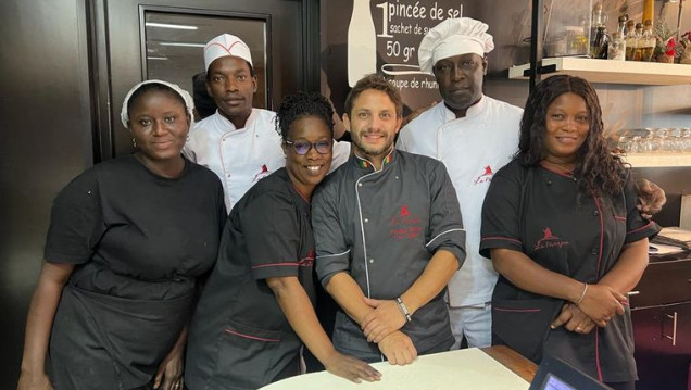 imagen Un chef mendocino introdujo el choripan con chimicurri y las parrilladas en Senegal 