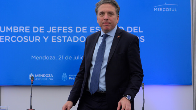 imagen Dujovne: "El gasto público está dejando de ser una carga para el sector privado"