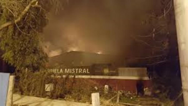imagen Se incendió el Teatro Gabriela Mistral