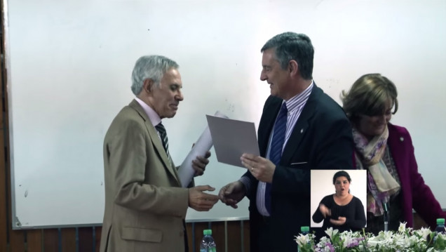imagen La UNCUYO entregó Doctorado Honoris Causa a Oscar Oszlak