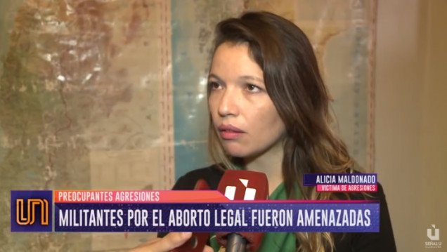 imagen Golpean a mujeres por llevar pañuelo verde
