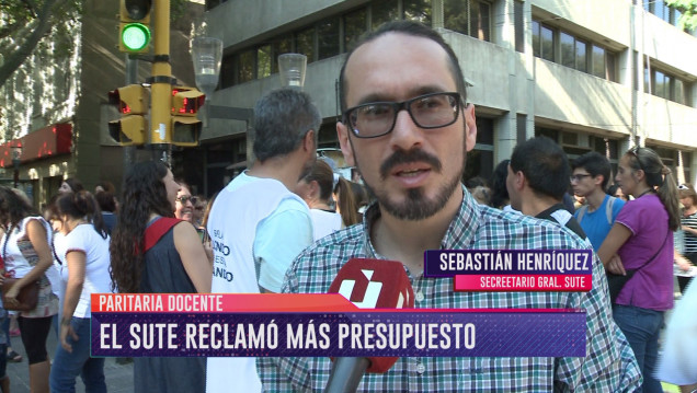 imagen Los docentes marcharon pidiendo "Más para Educación"