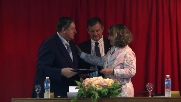imagen Alain Carbonneau recibió un doctorado Honoris Causa por su aporte a la cultura vitivinícola