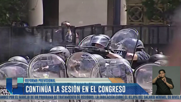 imagen Debate en el Congreso con violencia en las calles
