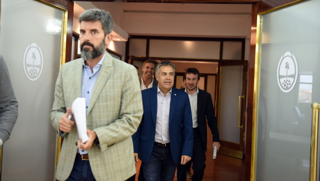 imagen Cláusula gatillo: Cornejo cumplirá con lo pactado