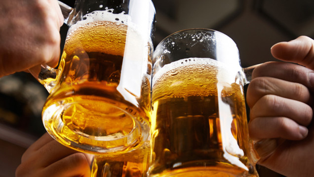 imagen Esperan que "colapsen" bares y restaurantes por el Día del Amigo