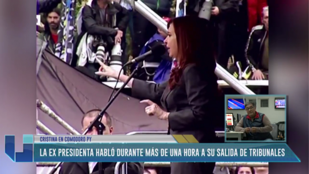 imagen Cristina habló más de una hora a la salida de tribunales