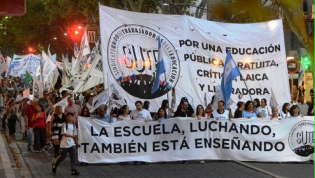 imagen Tras los caranavazos por la Ley de Educación, docentes van por la reapertura de paritarias